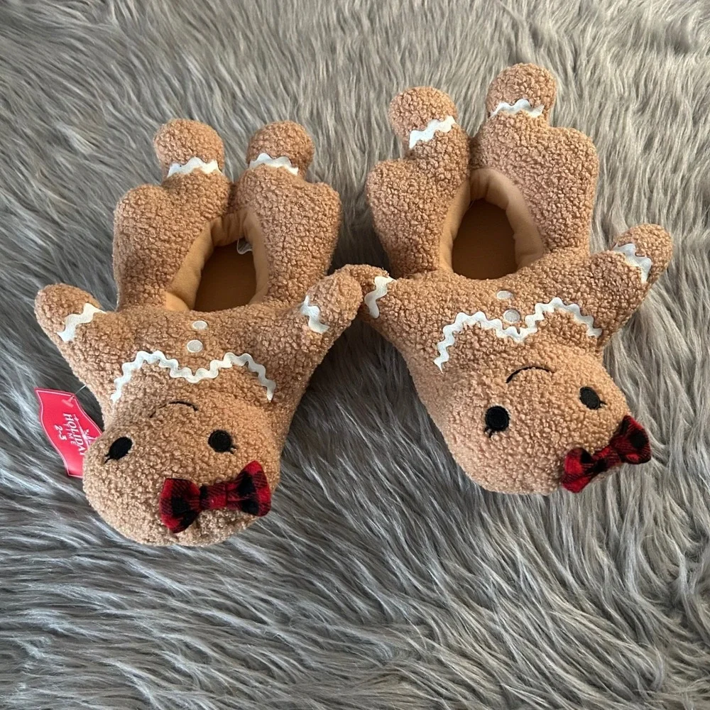 Holiday Time Gingerbread Slippers‎ Girls Size 2-3 Brown Slip On Plushy Shoes